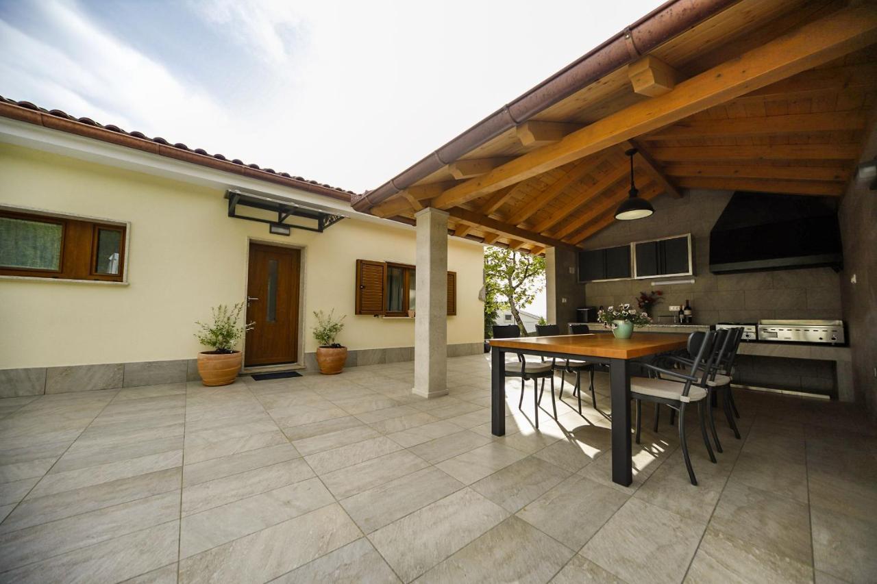 Casa Tilia Villa Sapjane Eksteriør billede